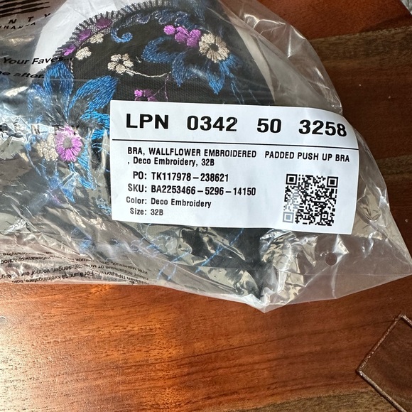 Savage X Fenty Black Caviar Deco Embroidery Wallflower Padded Push-Up Bra - Picture 16 of 16